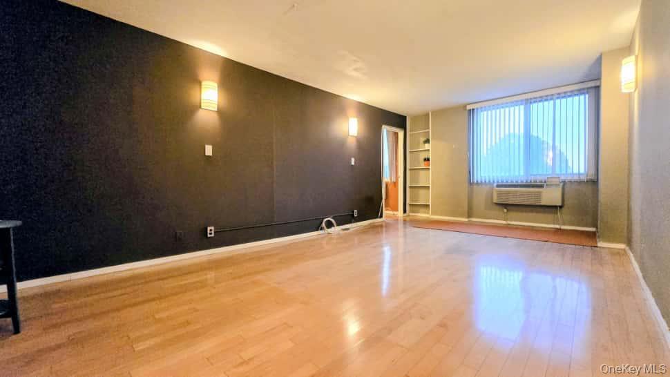 #7 photo, 118-18 Union Tpke, Kew Gardens , NY 11415