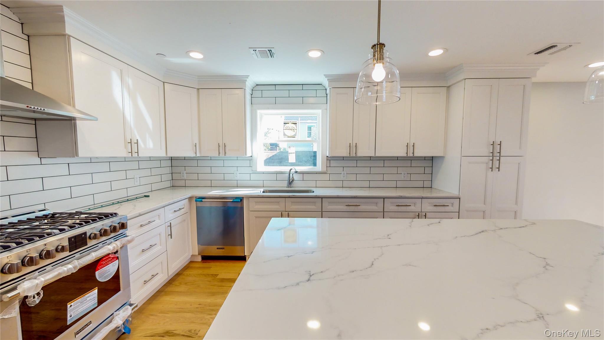 #1 photo, 54 North Boulevard, ナッソー郡 East Rockaway , NY 11518