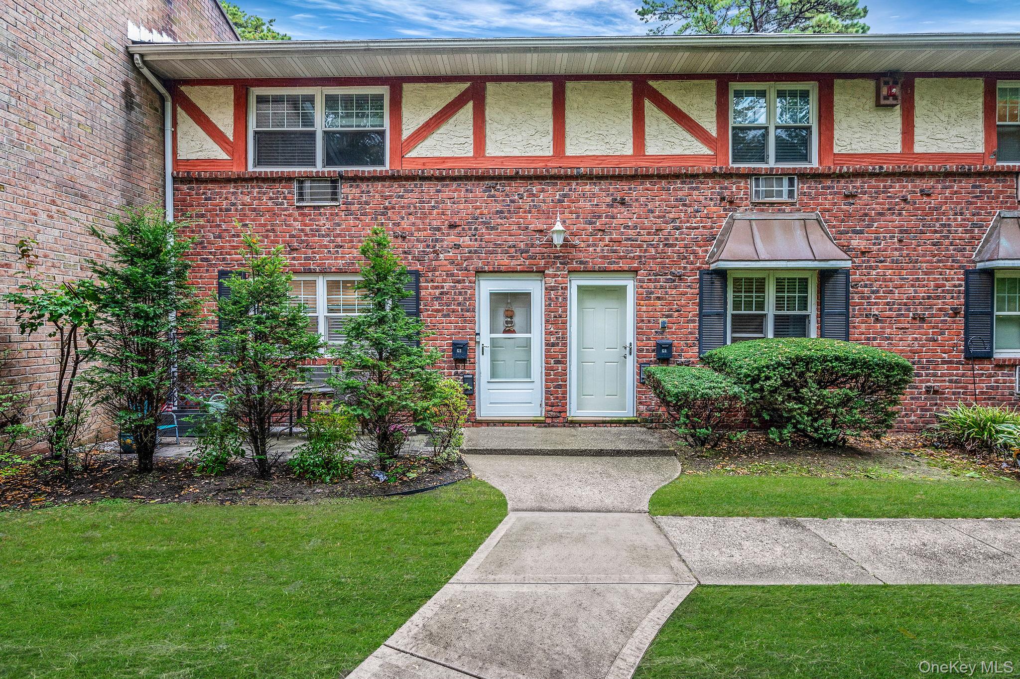 #1 photo, 21 Glen Hollow Drive, Holtsville , NY 11742