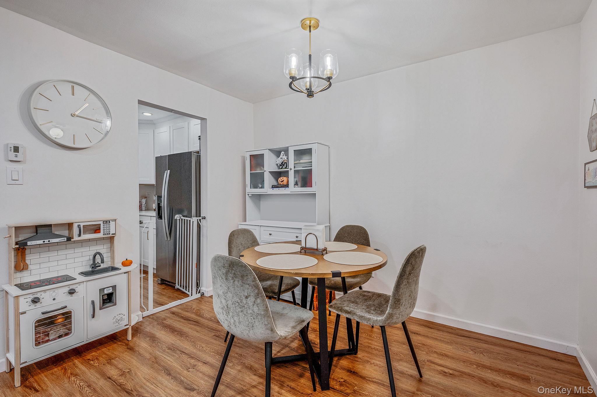 #13 photo, 21 Glen Hollow Drive, Holtsville , NY 11742