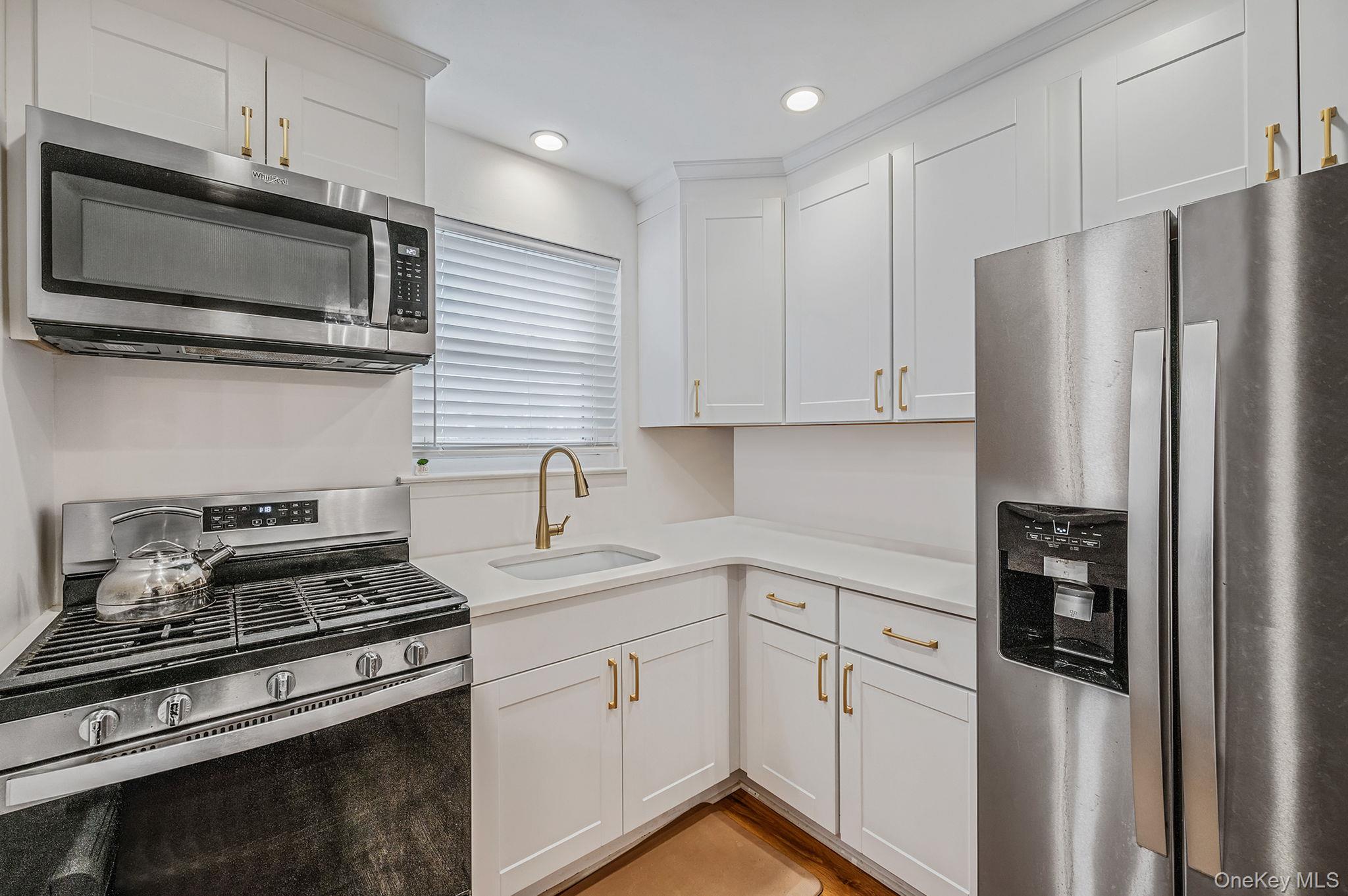 #16 photo, 21 Glen Hollow Drive, Holtsville , NY 11742