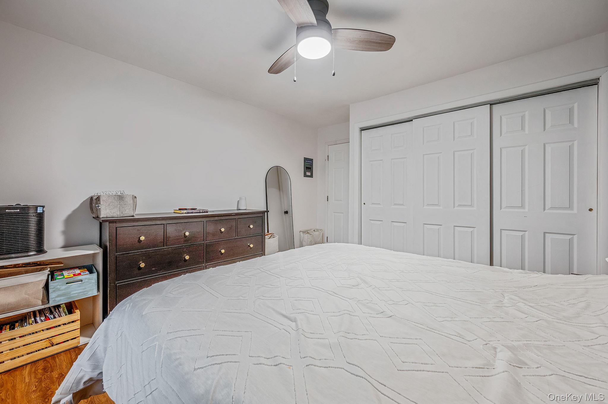 #8 photo, 21 Glen Hollow Drive, Holtsville , NY 11742