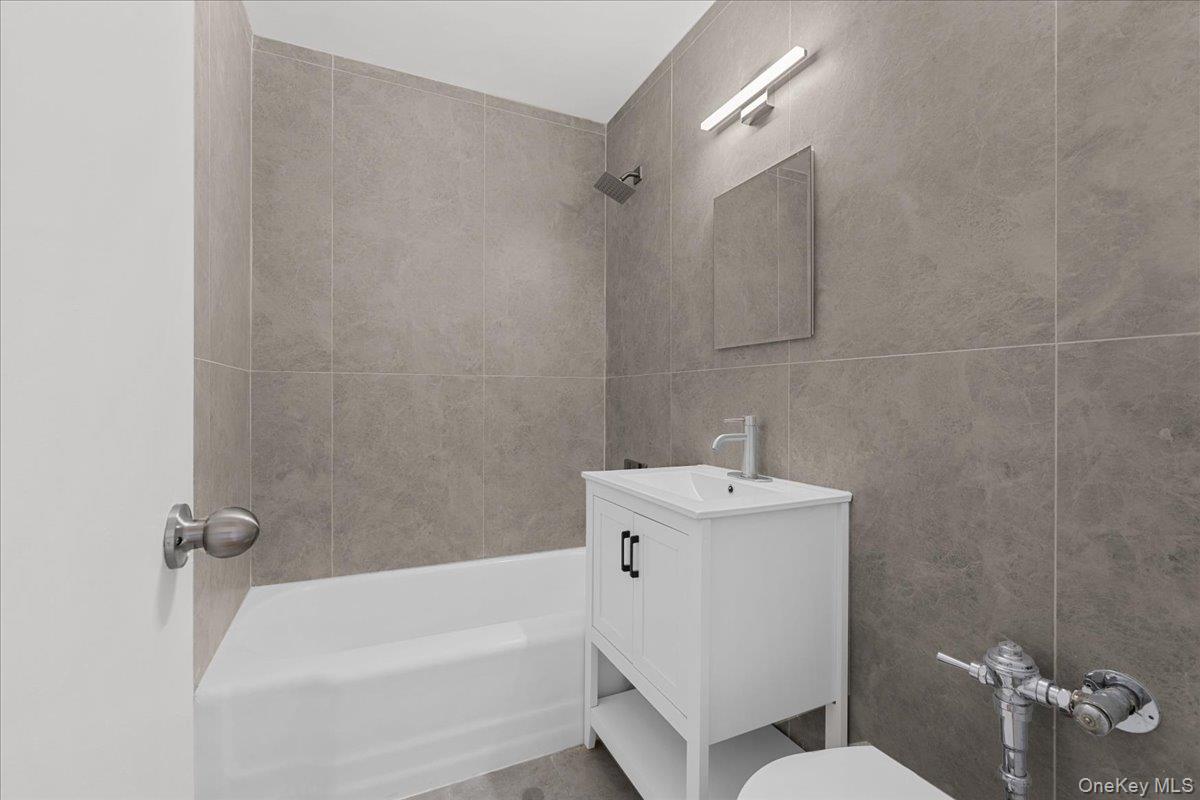 #11 photo, 5425 Valles Avenue, Bronx , NY 10471