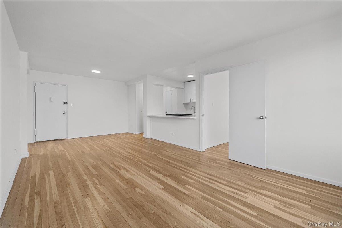 #5 photo, 5425 Valles Avenue, Bronx , NY 10471