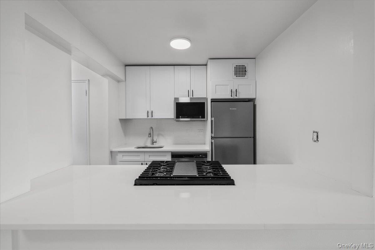 #6 photo, 5425 Valles Avenue, Bronx , NY 10471