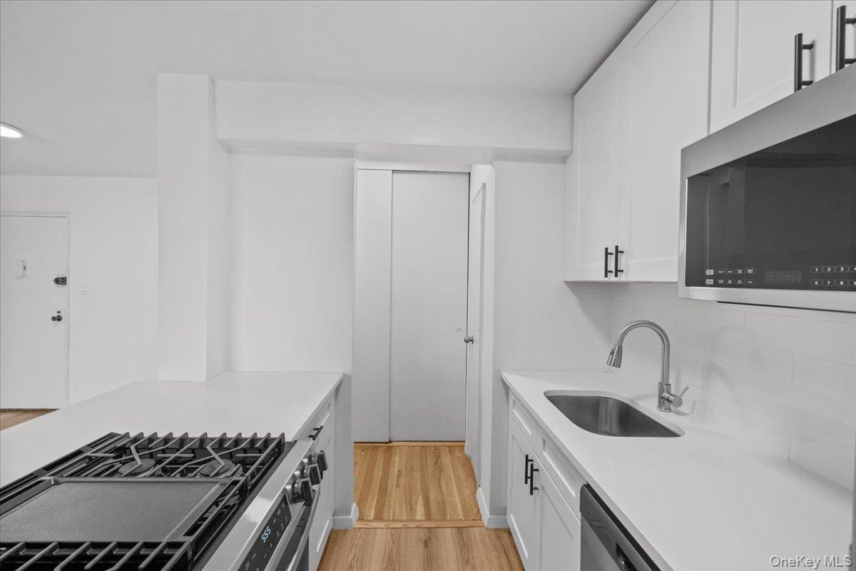 #8 photo, 5425 Valles Avenue, Bronx , NY 10471