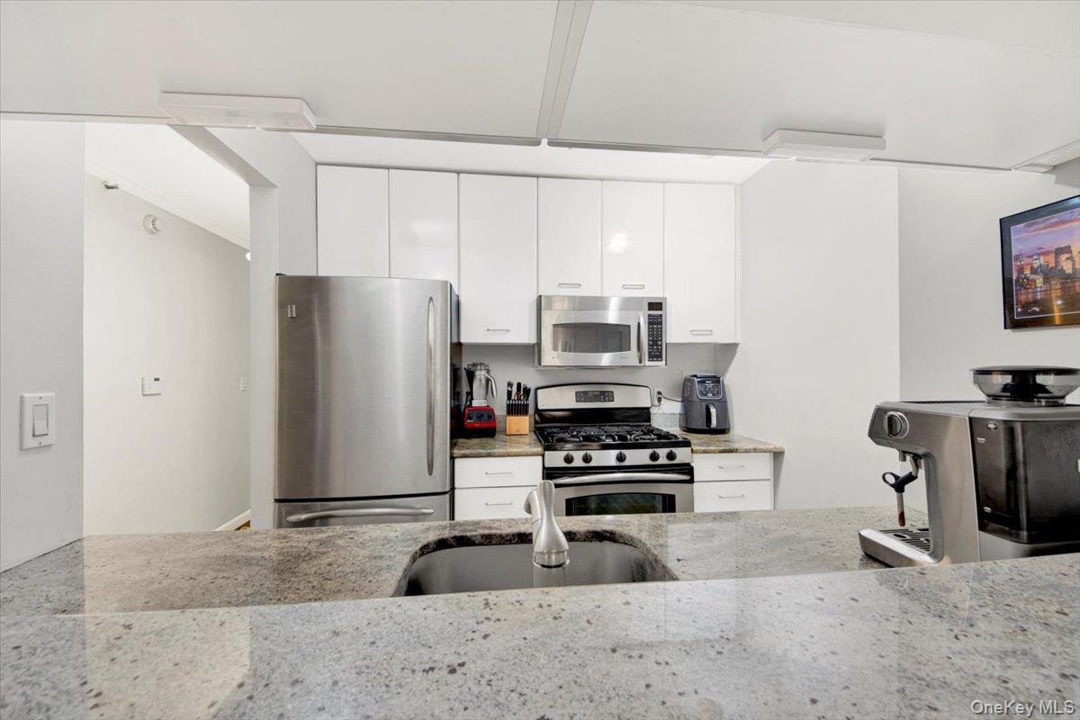 #10 photo, 4 Martine Avenue, White Plains , NY 10606