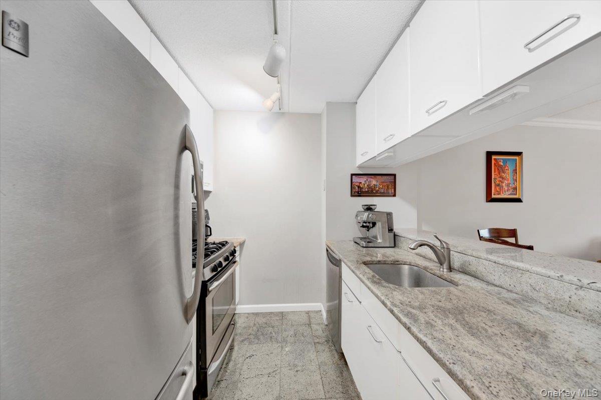 #11 photo, 4 Martine Avenue, White Plains , NY 10606