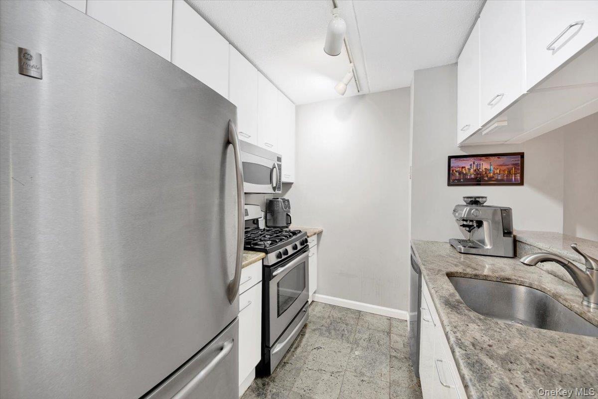 #12 photo, 4 Martine Avenue, White Plains , NY 10606