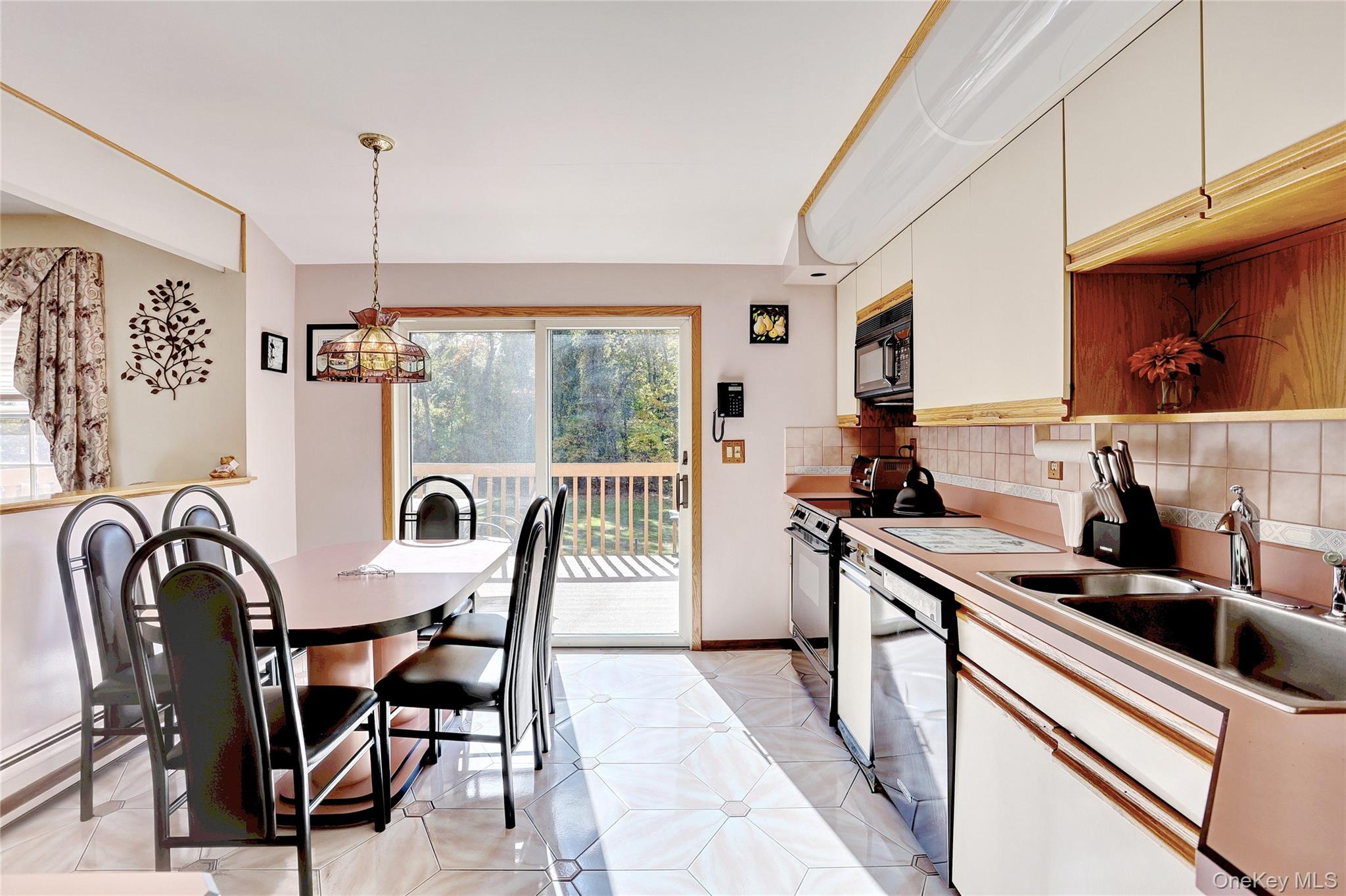 #11 photo, 9 S Amundsen Lane, Airmont , NY 10901