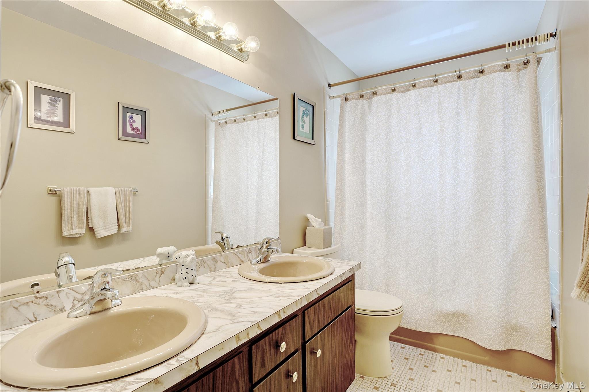 #17 photo, 9 S Amundsen Lane, Airmont , NY 10901