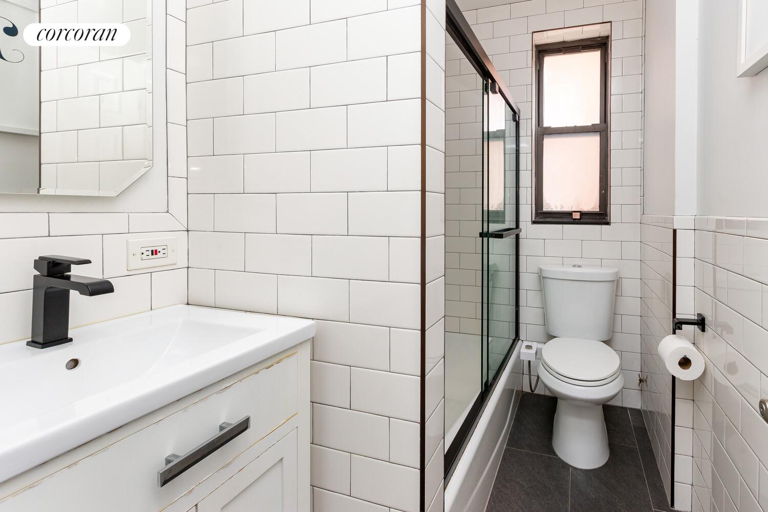 #11 photo, 83-10 35TH Avenue, クイーンズ区 Jackson Heights , NY 11373