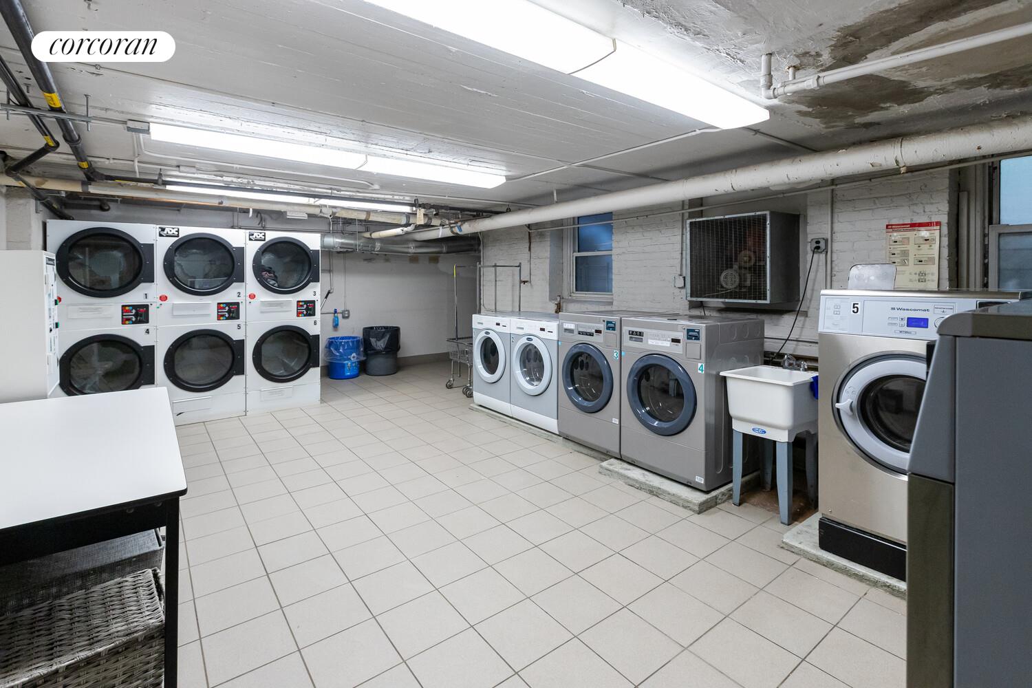 #12 photo, 83-10 35TH Avenue, クイーンズ区 Jackson Heights , NY 11373