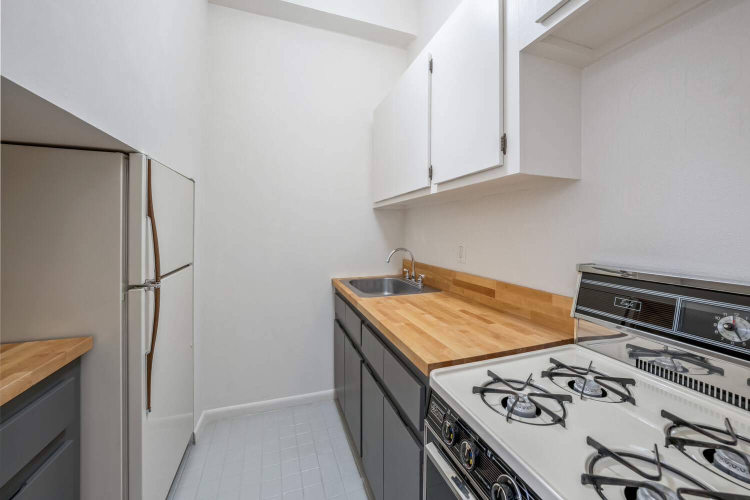 #5 photo, 43 E 10TH Street, Greenwich Village , NY 10003