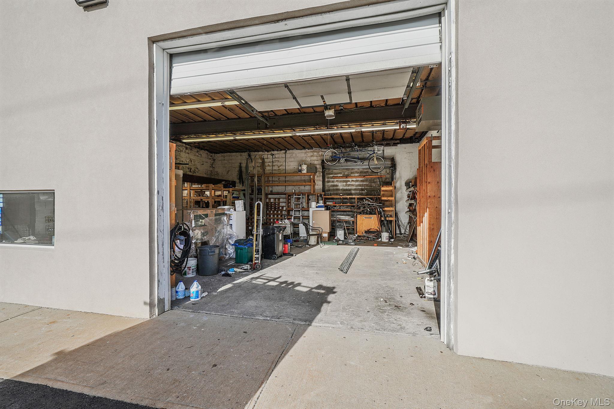 #17 photo, 93 N Clinton Avenue, サフォーク郡 Bay Shore , NY 11706