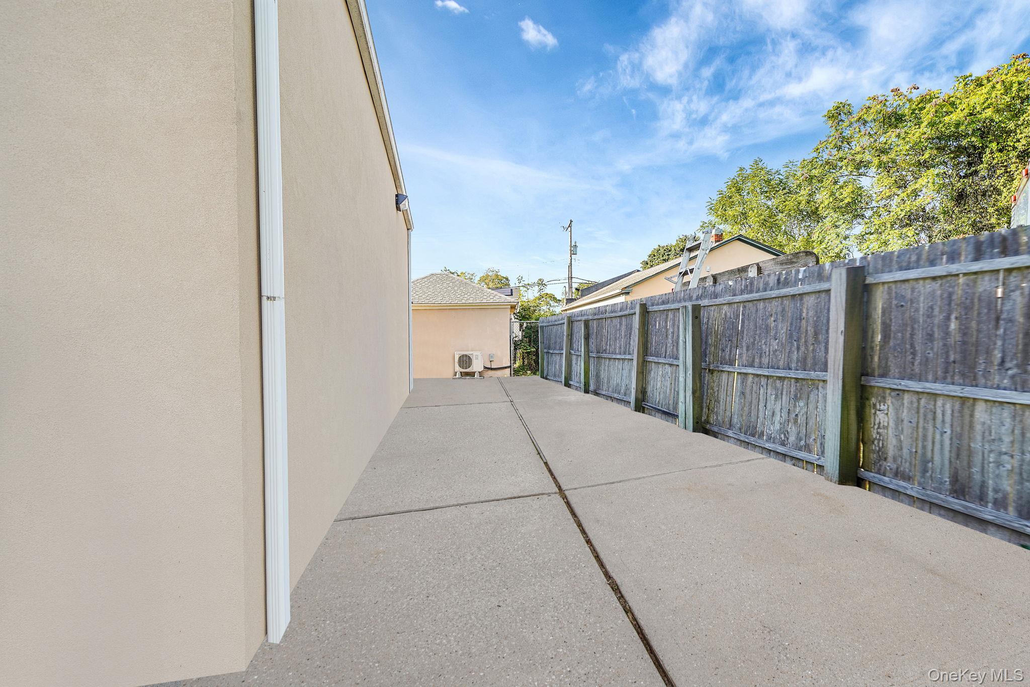 #19 photo, 93 N Clinton Avenue, サフォーク郡 Bay Shore , NY 11706