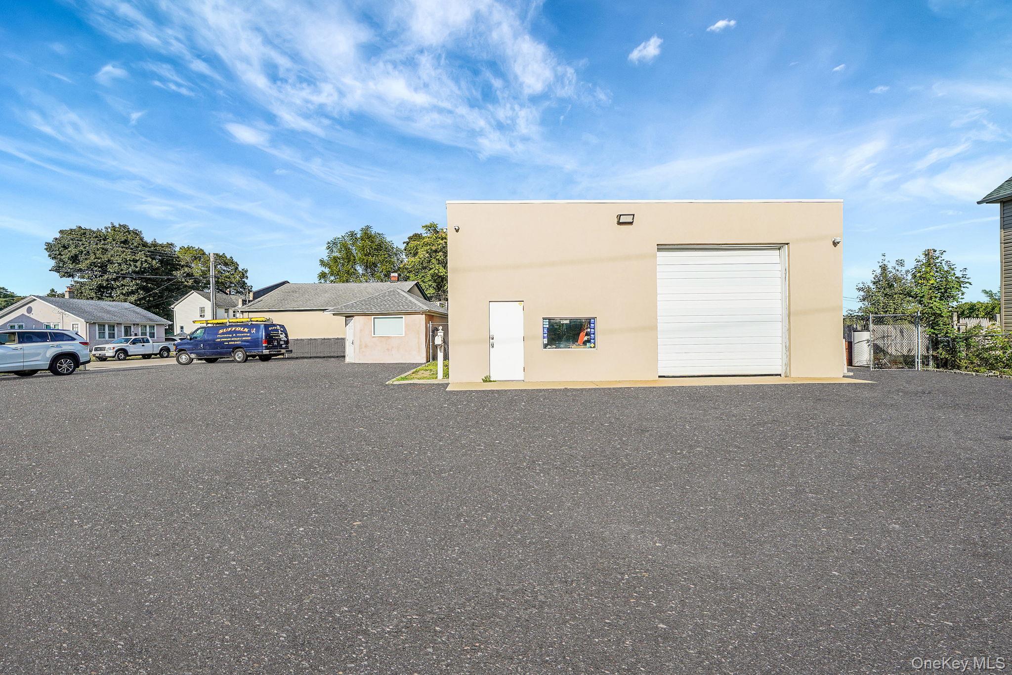 #2 photo, 93 N Clinton Avenue, サフォーク郡 Bay Shore , NY 11706