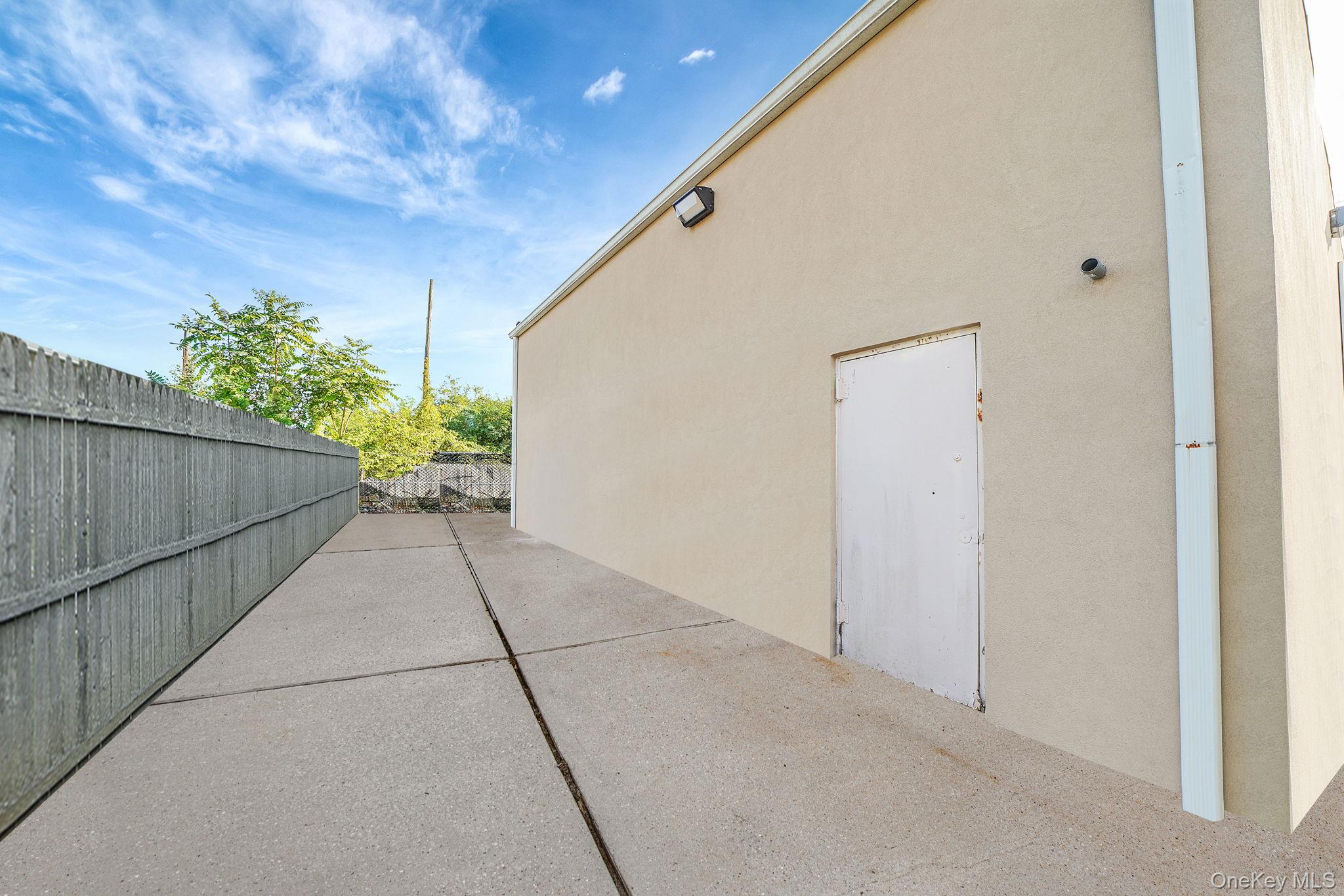 #20 photo, 93 N Clinton Avenue, サフォーク郡 Bay Shore , NY 11706