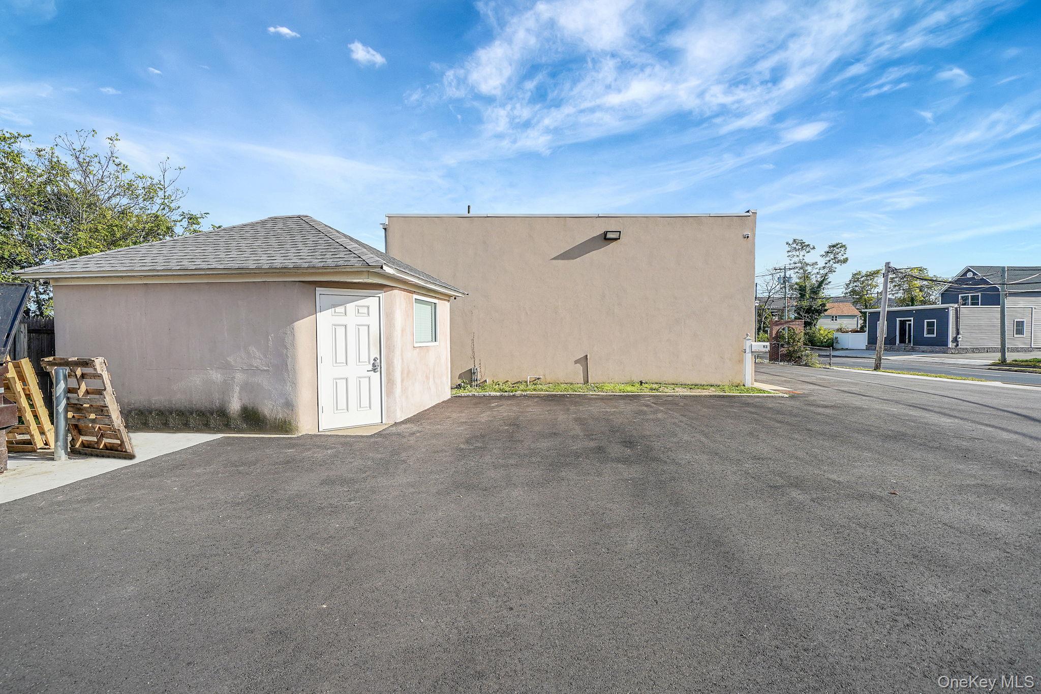 #3 photo, 93 N Clinton Avenue, サフォーク郡 Bay Shore , NY 11706