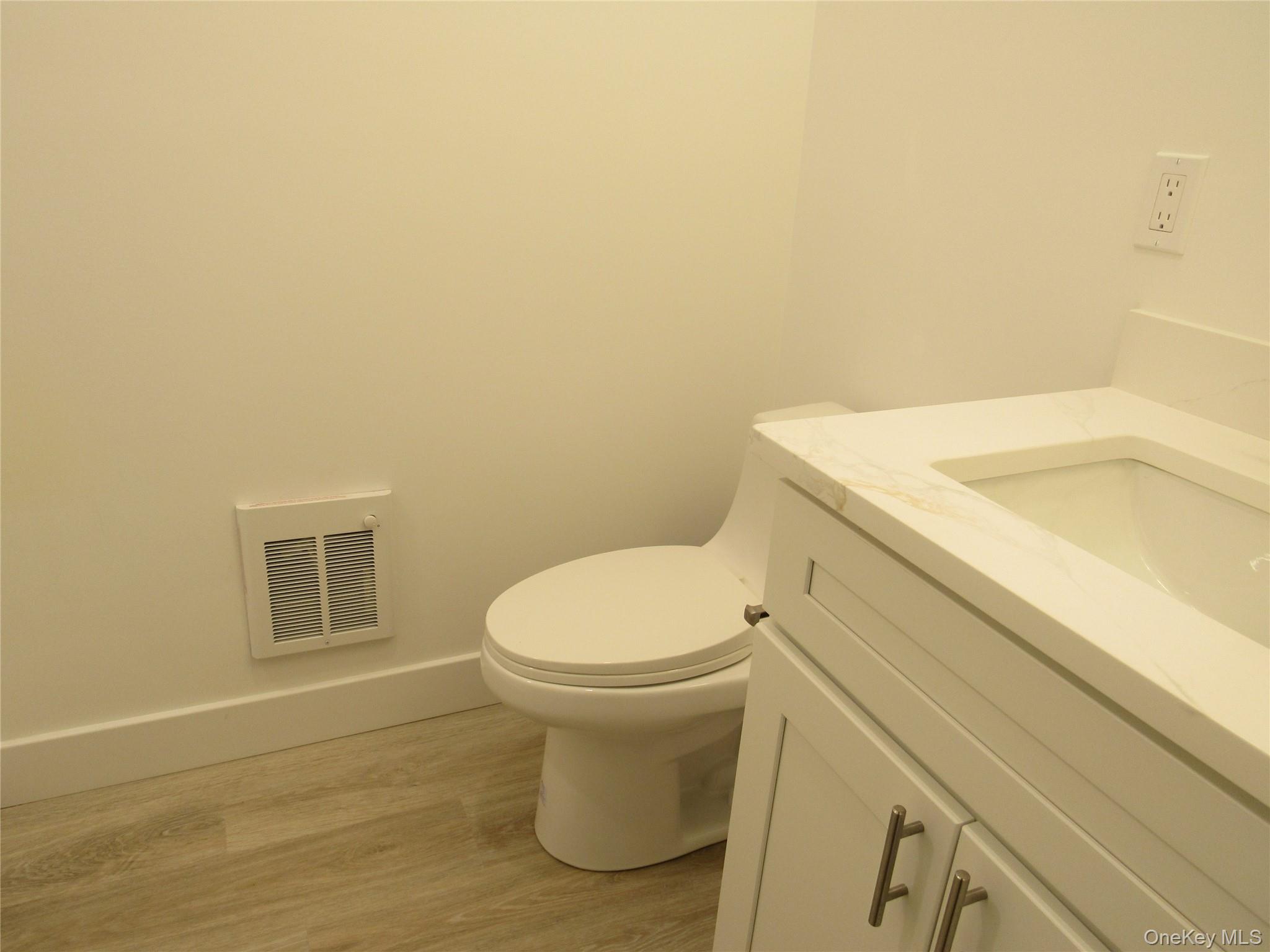 #6 photo, 131 Roanoke Avenue, サフォーク郡 Riverhead , NY 11901