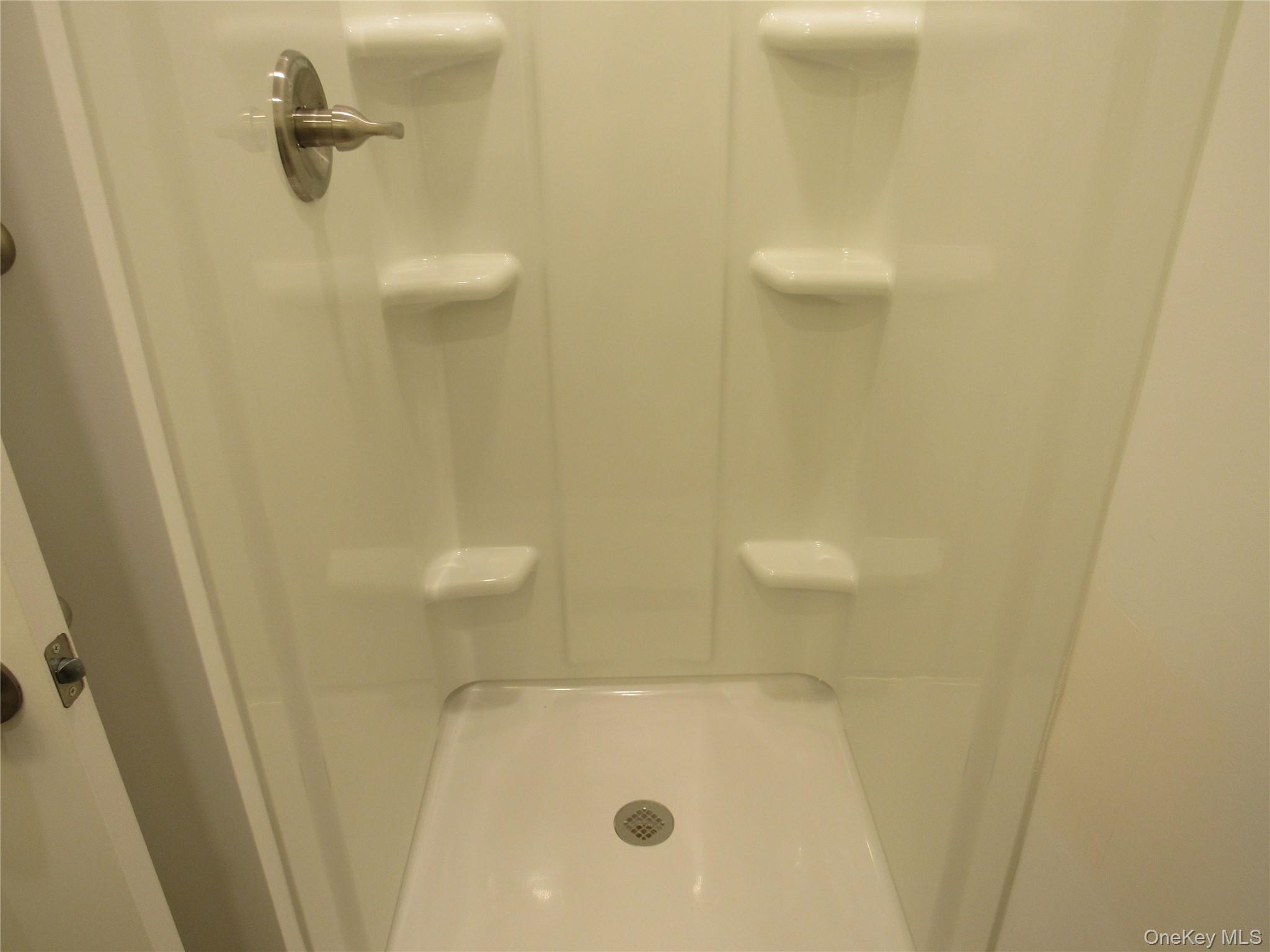 #7 photo, 131 Roanoke Avenue, サフォーク郡 Riverhead , NY 11901