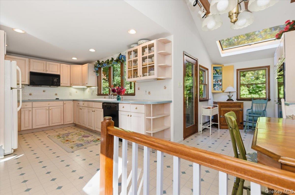 #10 photo, 280 W 22nd Street, Huntington , NY 11743