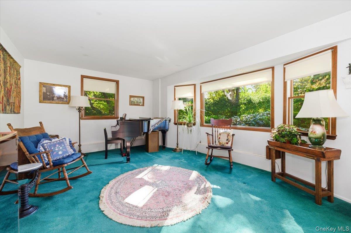 #16 photo, 280 W 22nd Street, Huntington , NY 11743