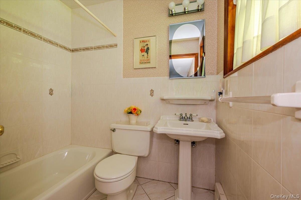 #19 photo, 280 W 22nd Street, Huntington , NY 11743