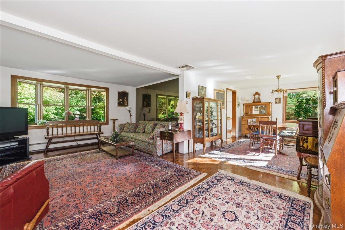 #5 photo, 280 W 22nd Street, Huntington , NY 11743