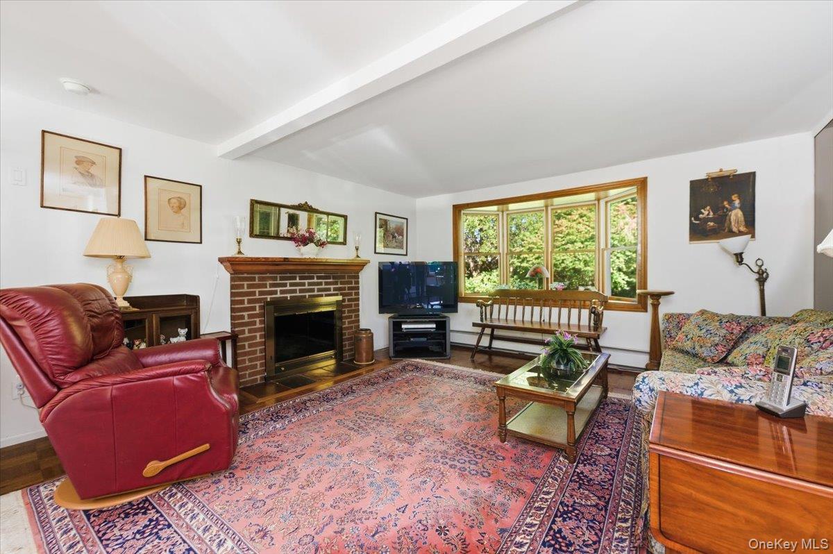 #6 photo, 280 W 22nd Street, Huntington , NY 11743