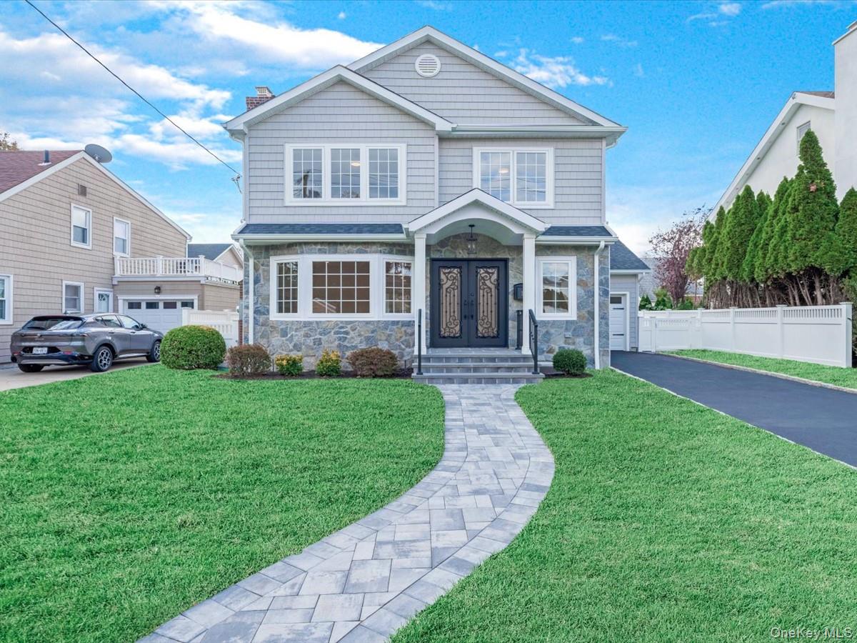 #1 photo, 111 Celler Avenue, ナッソー郡 New Hyde Park , NY 11040