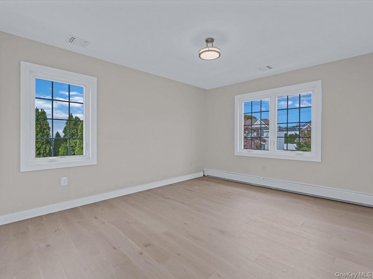 #18 photo, 111 Celler Avenue, ナッソー郡 New Hyde Park , NY 11040