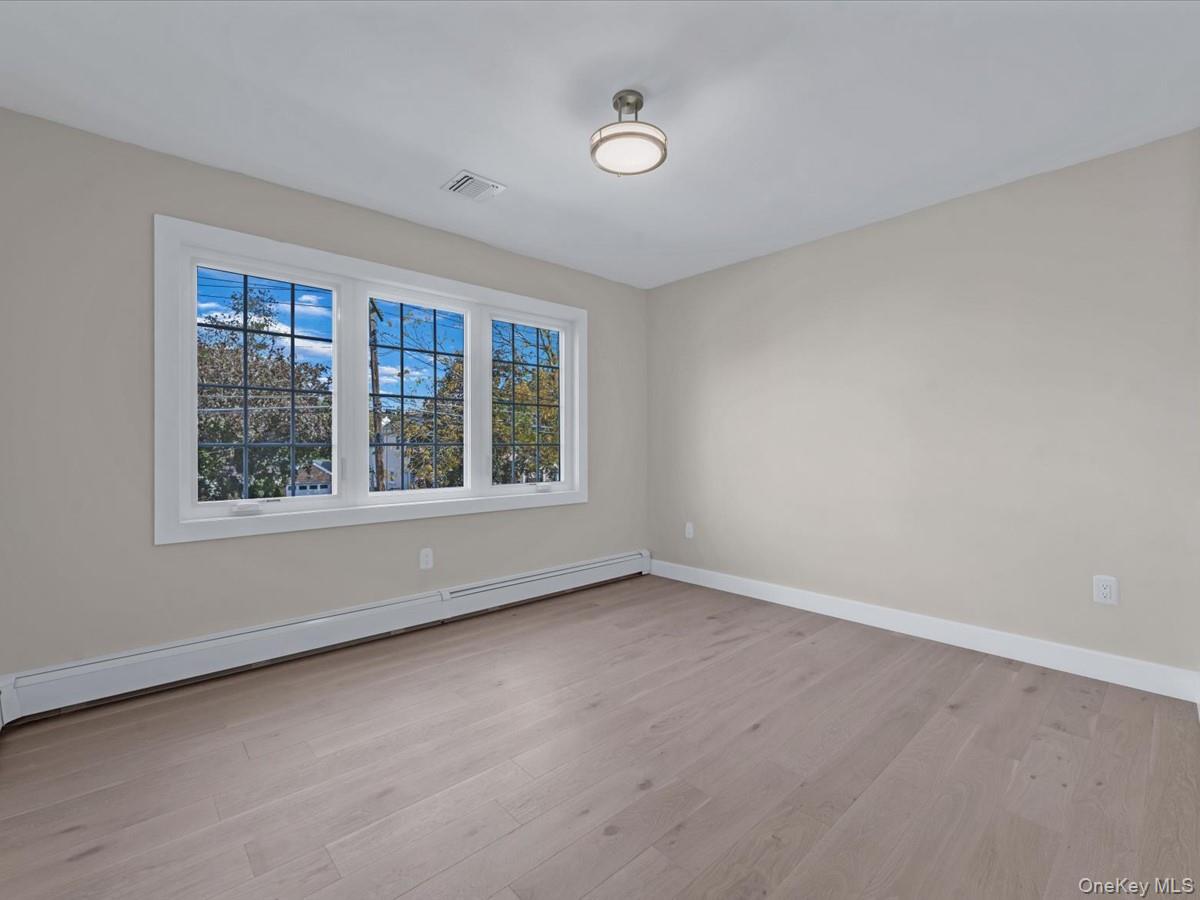 #20 photo, 111 Celler Avenue, ナッソー郡 New Hyde Park , NY 11040