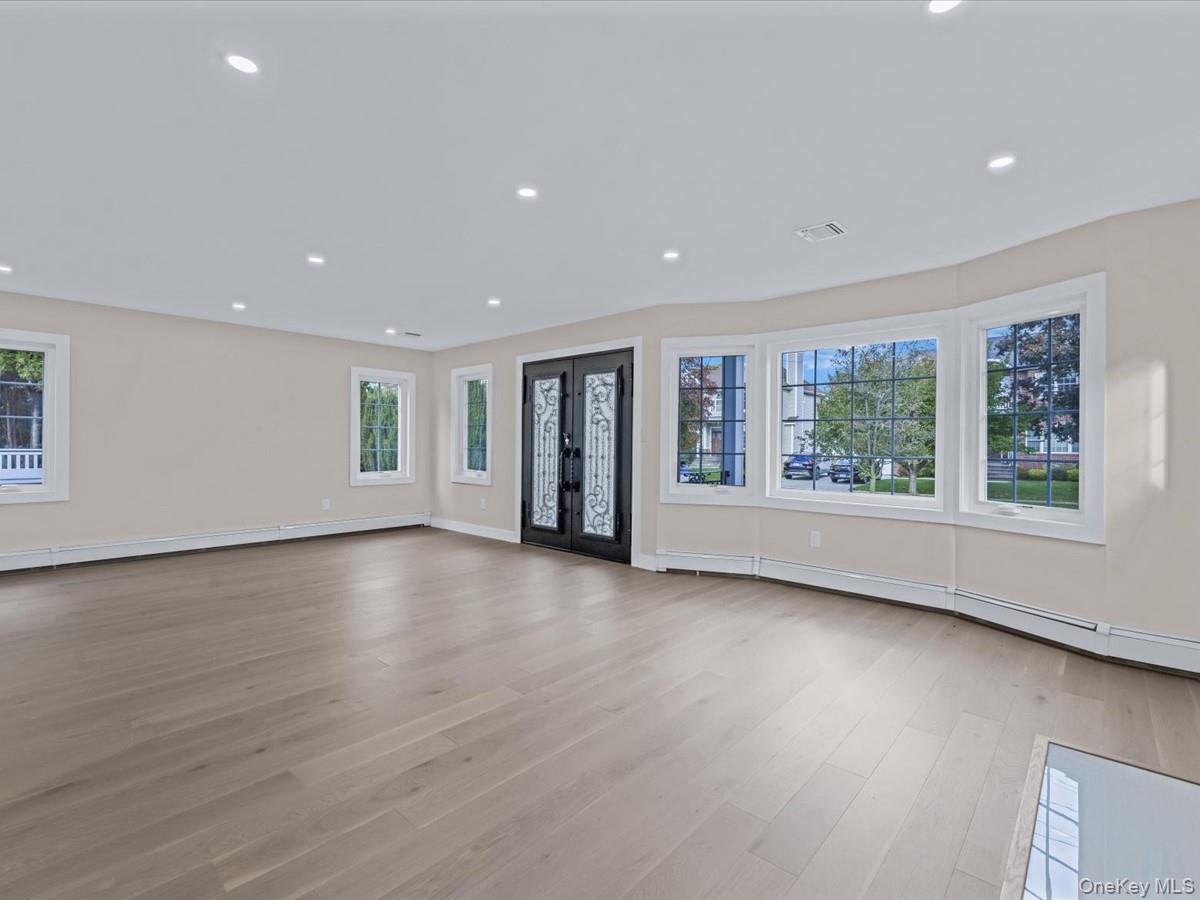 #5 photo, 111 Celler Avenue, ナッソー郡 New Hyde Park , NY 11040