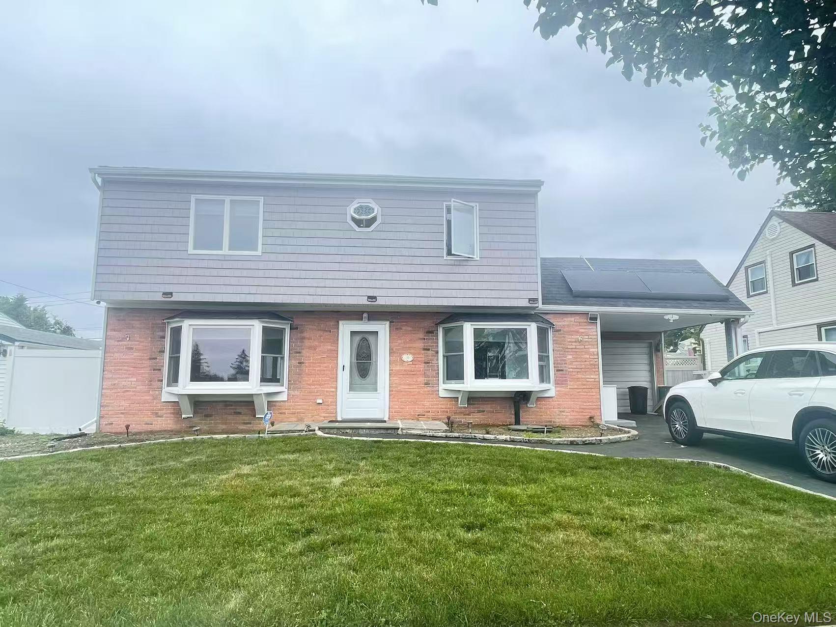 #1 photo, 110 Parkside Drive, ナッソー郡 Levittown , NY 11756