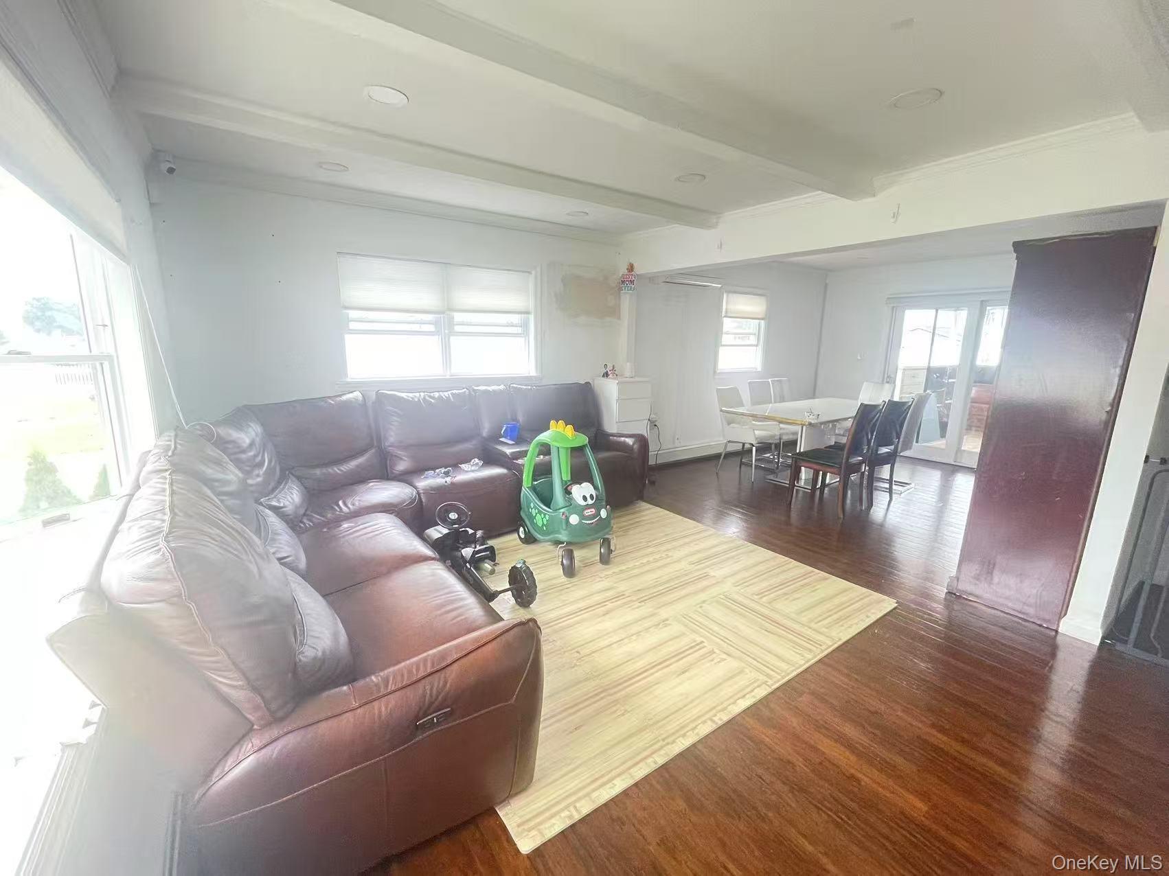 #2 photo, 110 Parkside Drive, ナッソー郡 Levittown , NY 11756