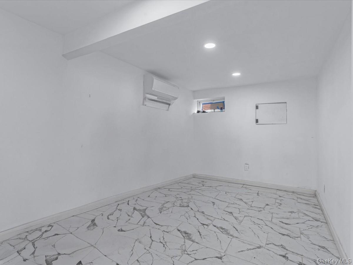 #18 photo, 21 James Ll Burrell Avenue, ナッソー郡 Hempstead , NY 11550