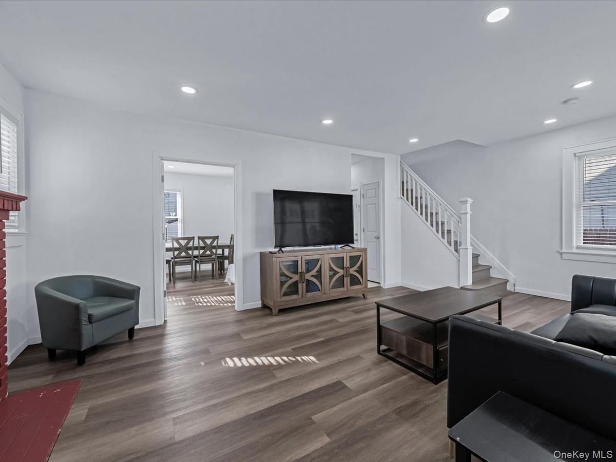 #3 photo, 21 James Ll Burrell Avenue, ナッソー郡 Hempstead , NY 11550