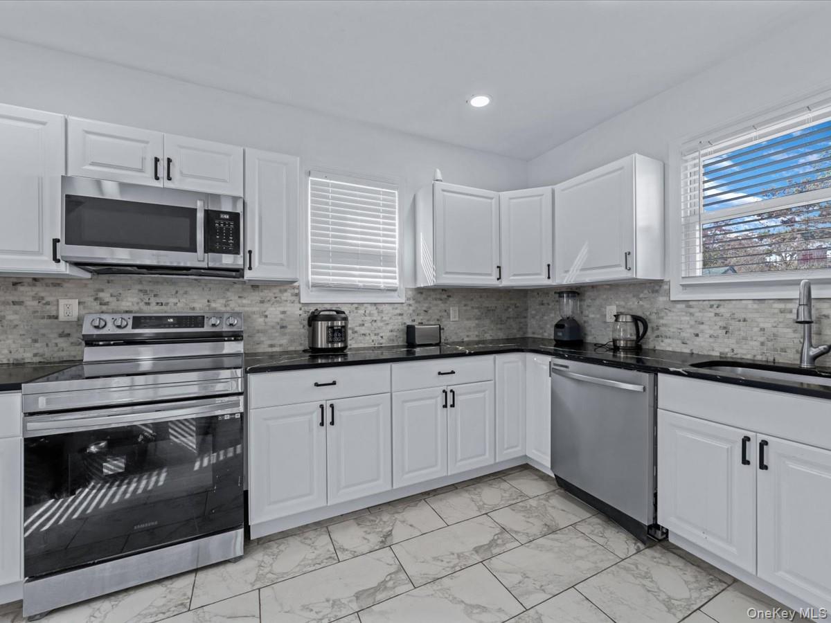 #8 photo, 21 James Ll Burrell Avenue, ナッソー郡 Hempstead , NY 11550