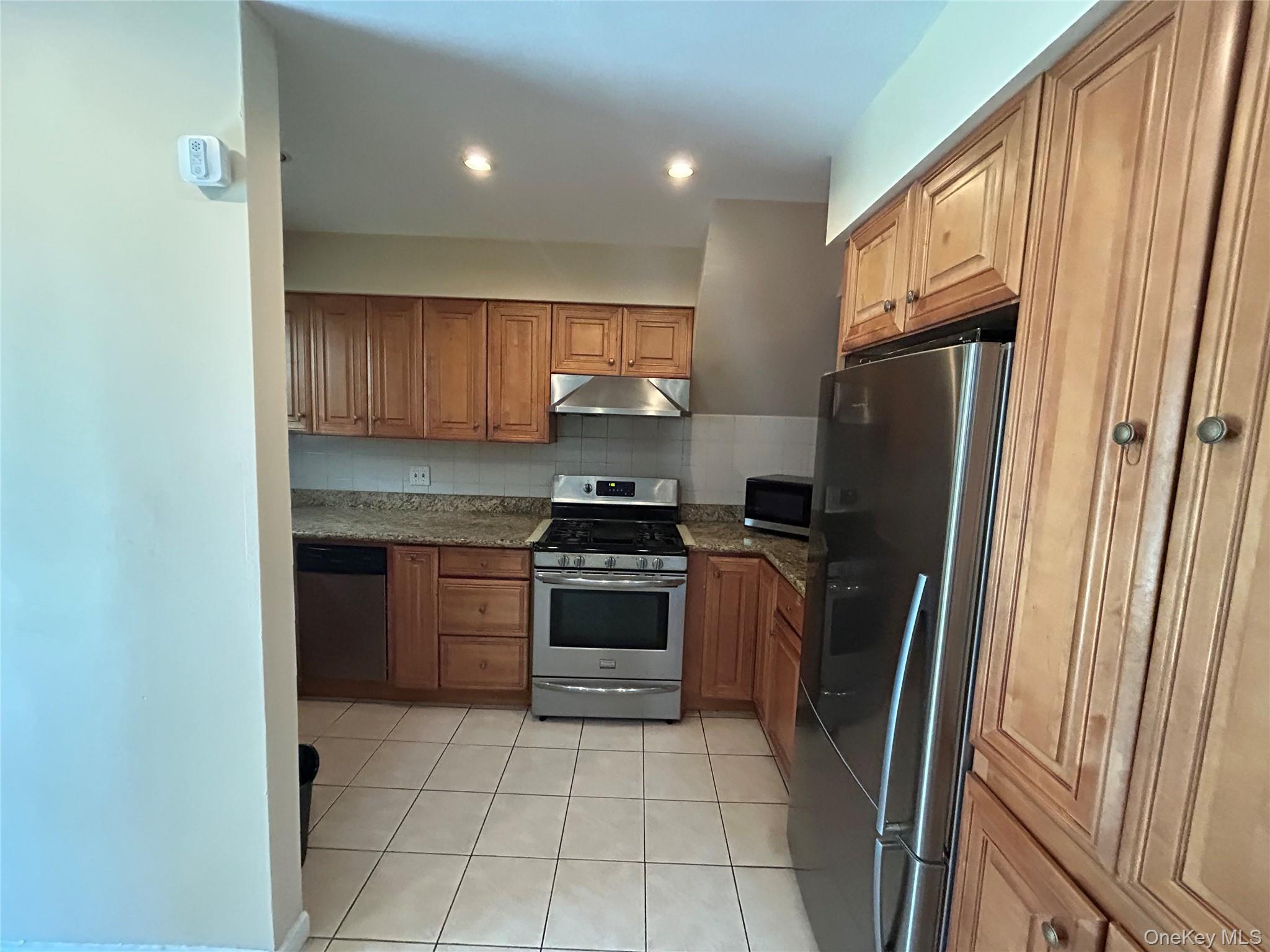 #6 photo, 82-34 Langdale Street, Floral Park , NY 11040