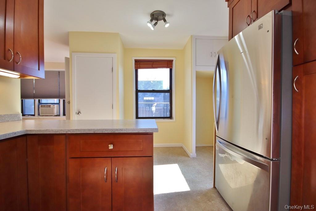 #10 photo, 16 N Broadway, White Plains , NY 10601