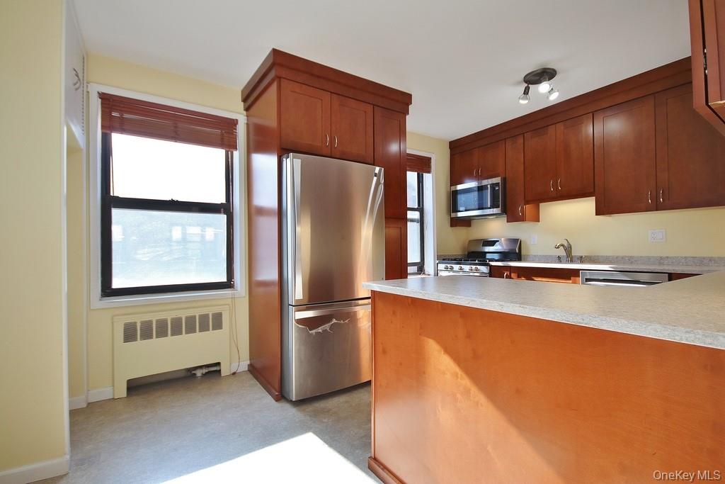 #4 photo, 16 N Broadway, White Plains , NY 10601