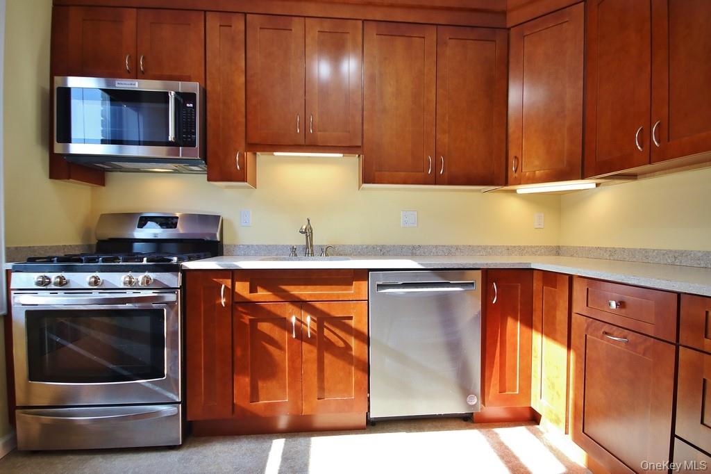 #6 photo, 16 N Broadway, White Plains , NY 10601