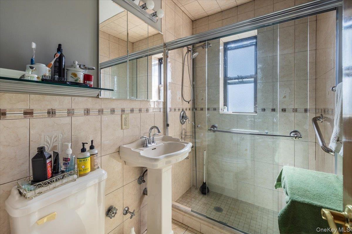 #16 photo, 640 Pelham Road, New Rochelle , NY 10805