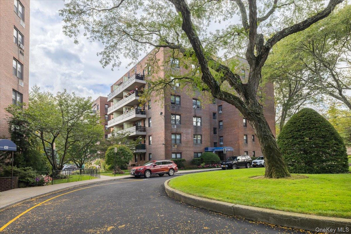 #3 photo, 640 Pelham Road, New Rochelle , NY 10805