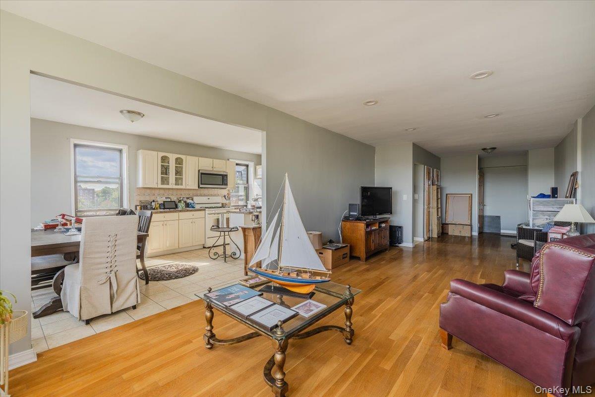 #8 photo, 640 Pelham Road, New Rochelle , NY 10805