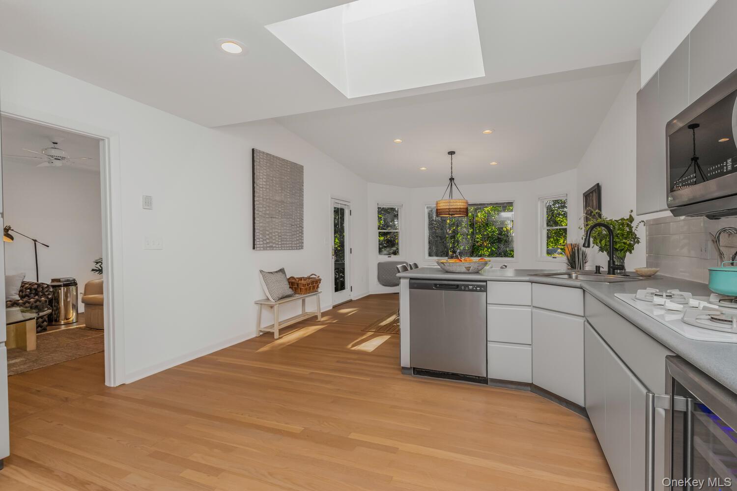 #7 photo, 73 Hilary Circle, New Rochelle , NY 10804