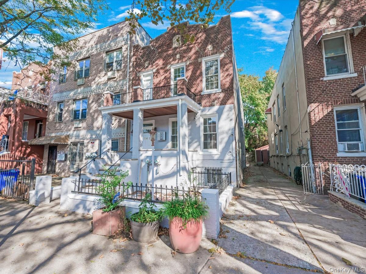 #3 photo, 541 Hinsdale Street, Brooklyn , NY 11207