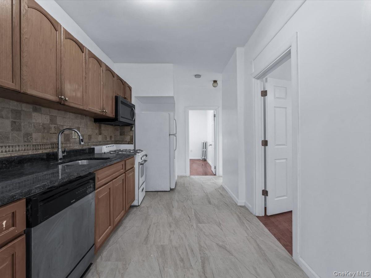 #8 photo, 541 Hinsdale Street, Brooklyn , NY 11207