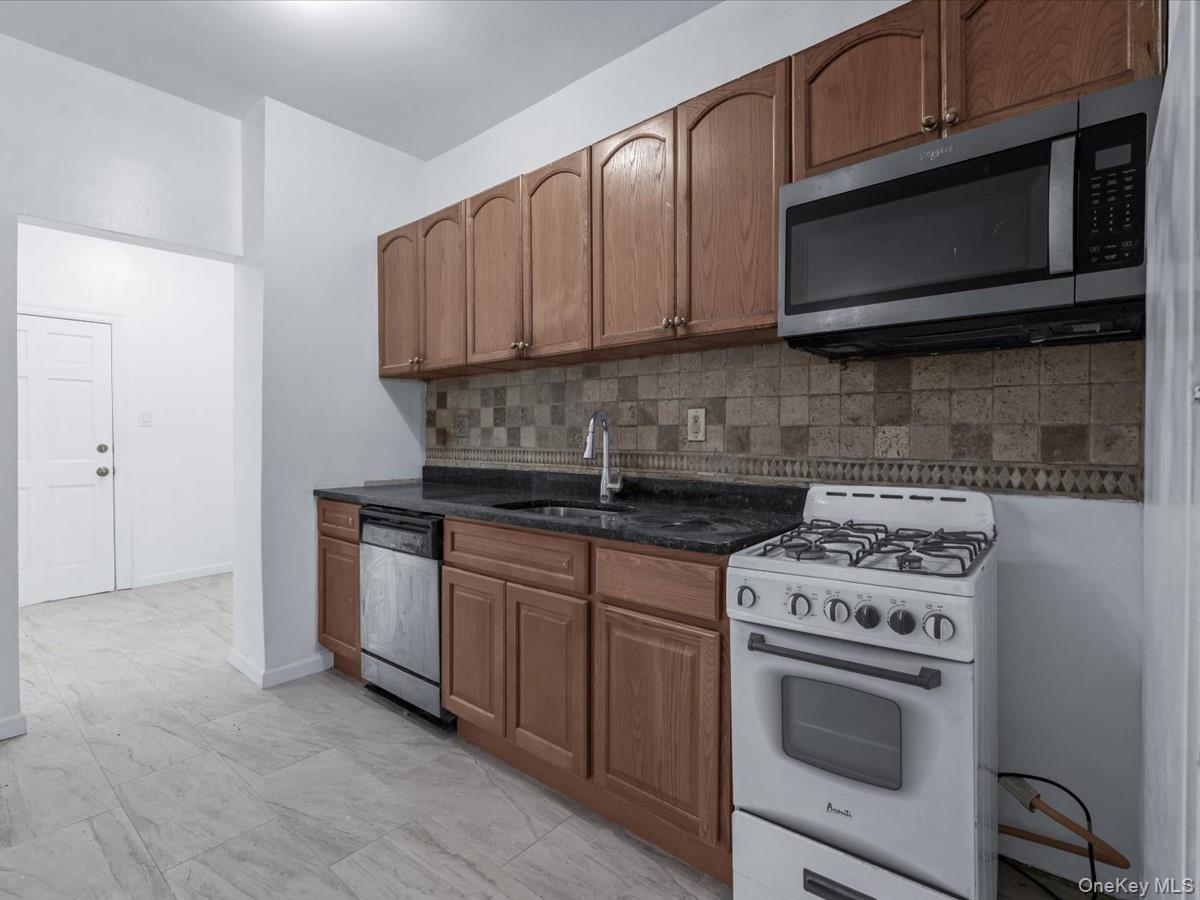 #9 photo, 541 Hinsdale Street, Brooklyn , NY 11207